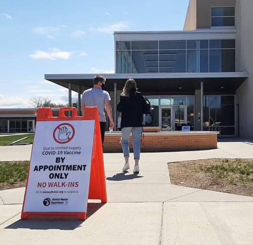 Lake City community center hosts vaccine clinic